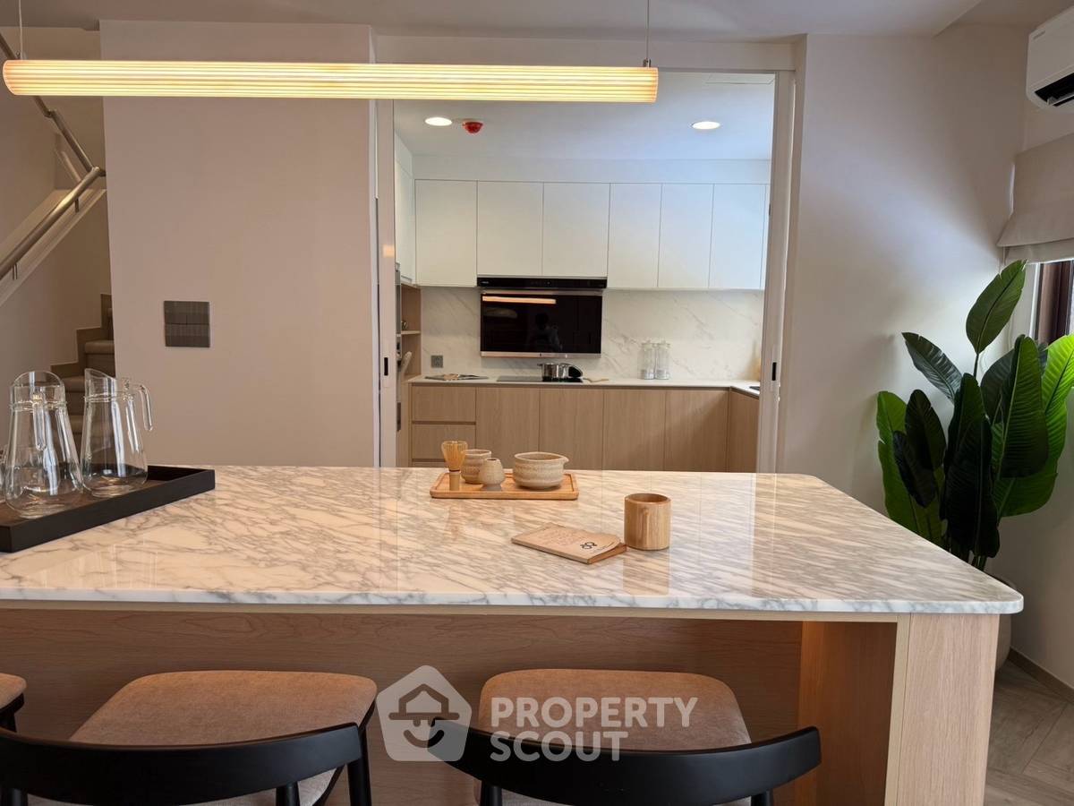 picture 3-BR Condo at Supalai Place Sukhumvit 39 near BTS Phrom Phong (ID 3372762) - 6/16