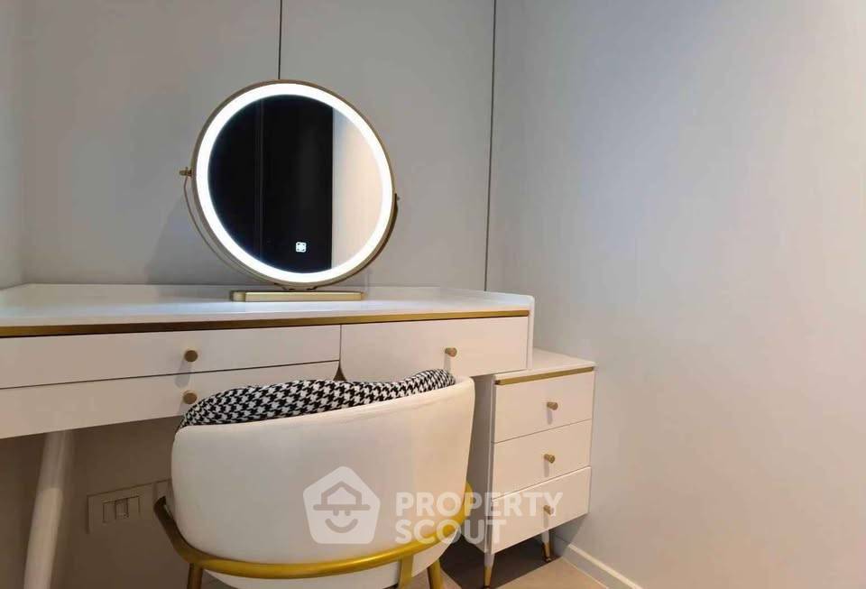 picture 2-BR Condo at The Lofts Silom near BTS Surasak (ID 3381946) - 10/12