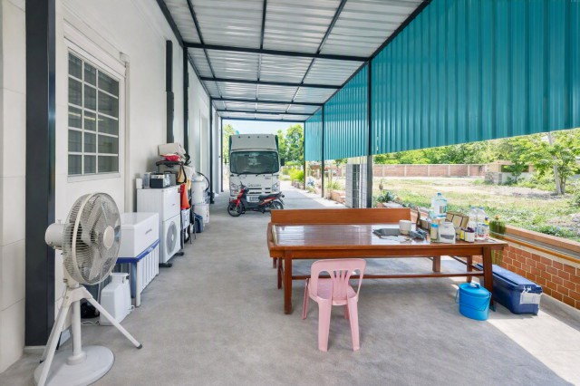 รูป อาคารพร้อมที่ดินให้เช่า  ตลาดนัมเบอร์วัน บางนา 1กม. ม.รามคำแหง 2 1.4 กม.MRTศรีอุดม 2.5กม. ถ.เฉลิมพระเกียรติ ร.9 8-18 วัดตะกล่ำ   672ตร.ม. - รูปที่ 5/8