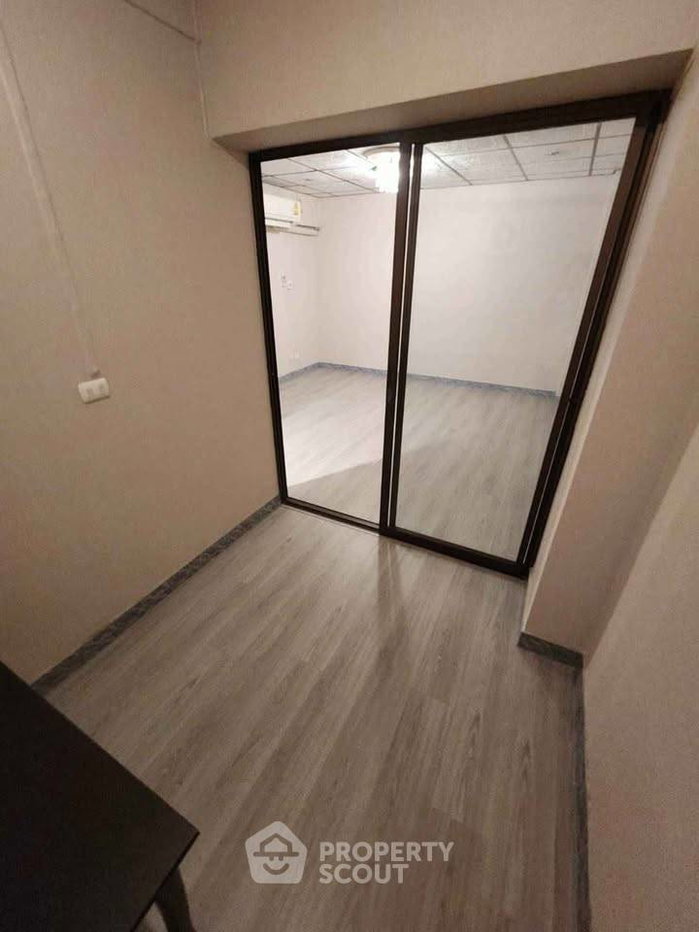 picture 2-BR Condo For Sale At Baan Ratchada, Wang Thonglang (ID 3381815) - 17/26