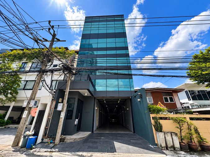 ให้เช่าโฮมออฟฟิศ 3 ห้องนอน 900 ตร.ม. 100 ตร.ว. เขตวัฒนา