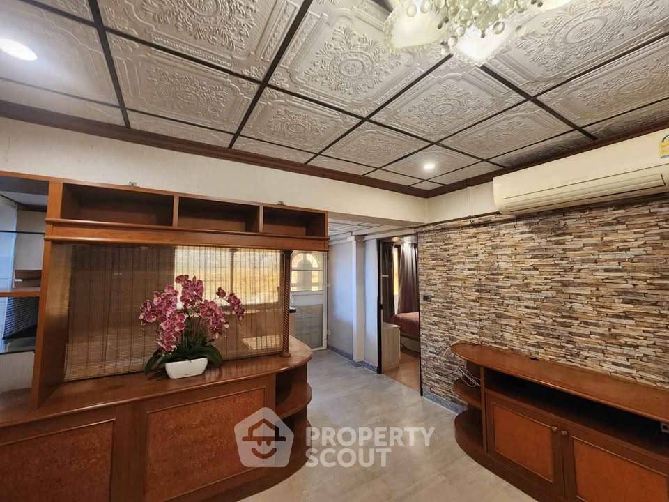 picture 2-BR Condo For Sale At Baan Ratchada, Wang Thonglang (ID 3381815) - 4/26