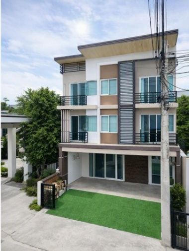 ให้เช่าทาวน์โฮม 4 ห้องนอน 250 ตร.ม. 21 ตร.ว. เขตสะพานสูง