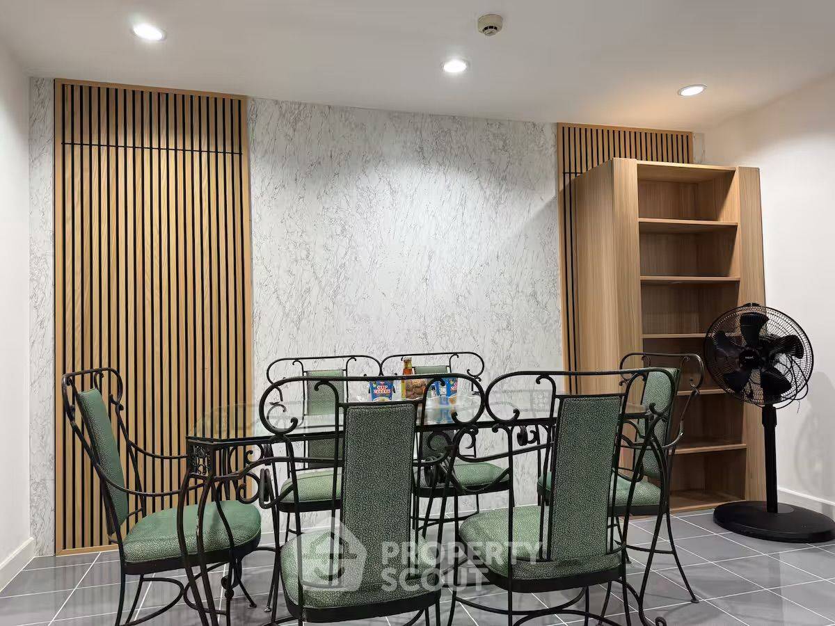รูป ห้องกว้าง 1 ห้องนอน 80 ตร.ม. The Royal Navin Tower ใกล้ MRT คลองเตย (ID 3384857) - รูปที่ 5/15