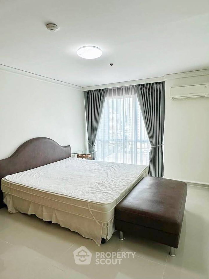 picture 60m From BTS Saint Louis | 1-BR Silom Suite Condominium (ID 3384366) - 4/12