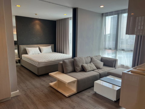 The room sukhumvit 40 ☎️1 bed 42 sqm ‼️only 19000/month ‼️best price 🔆✅