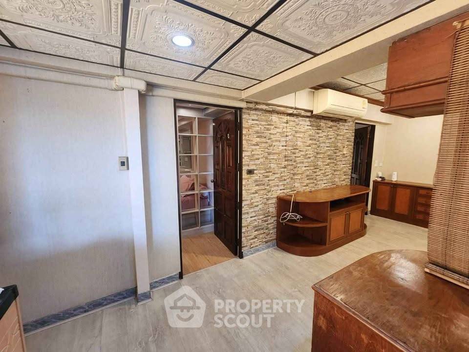 picture 2-BR Condo For Sale At Baan Ratchada, Wang Thonglang (ID 3381815) - 11/26