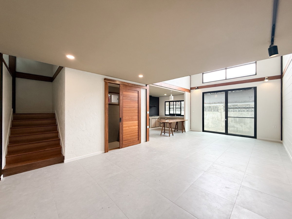รูป ขายบ้านเดี่ยว 3 ชั้น สไตล์โมเดิร์นซอยรัชดา 42 ห่างจากปากซอย 400 เมตร เพียง 18.9 ล้าน - รูปที่ 4/28