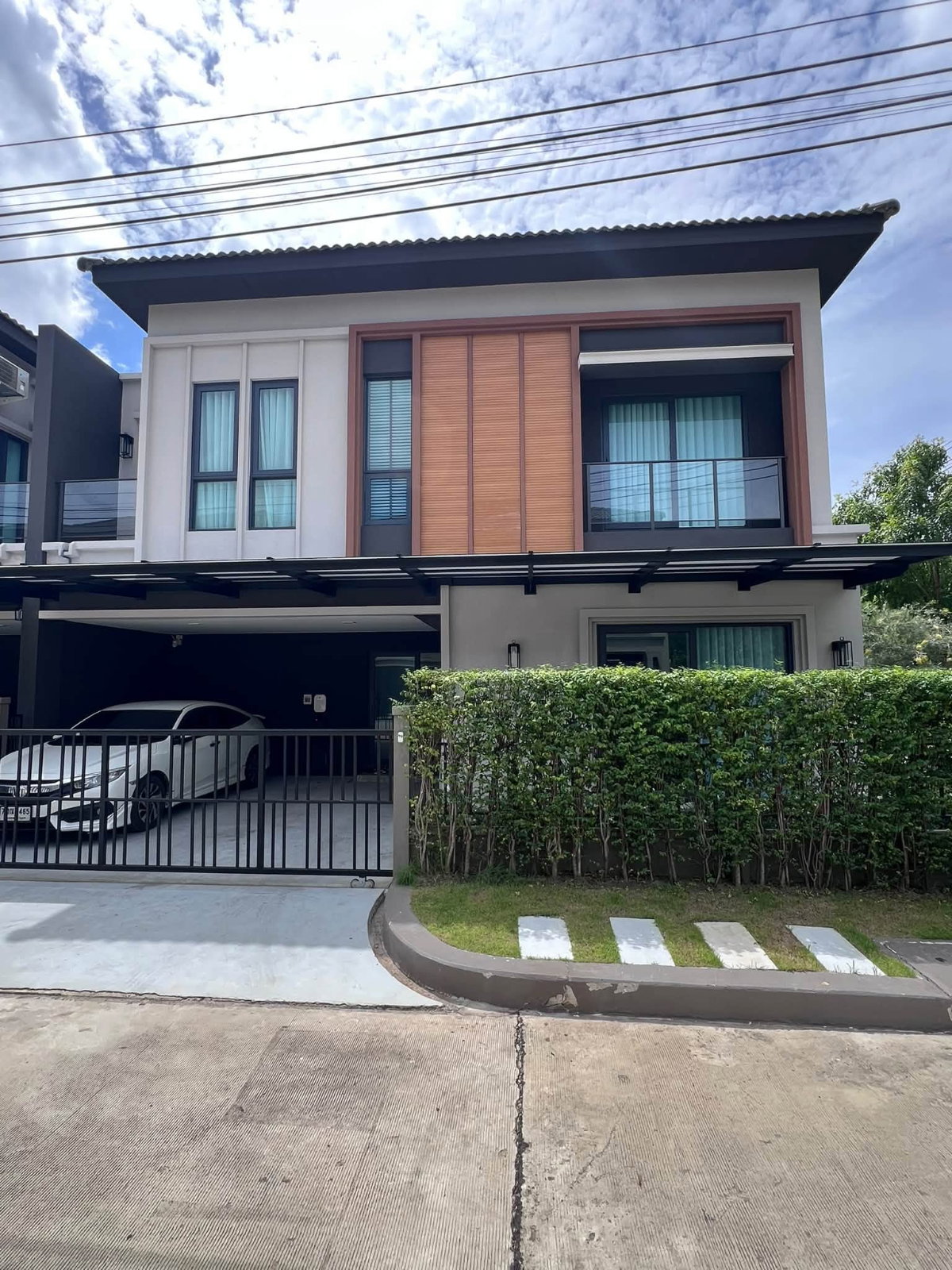 ให้เช่าบ้านเดี่ยว : GRANDE PLENO กรุงเทพกรีฑา 4 ห้องนอน 4 ห้องน้ำ มีพื้นที่สวน เฟอร์ครบพร้อมอยู่ ใกล้ Nirvana PORCH