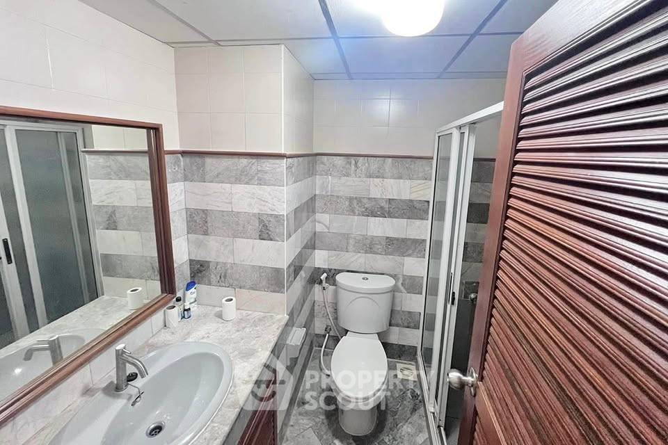 picture 60m From BTS Saint Louis | 1-BR Silom Suite Condominium (ID 3384366) - 6/12
