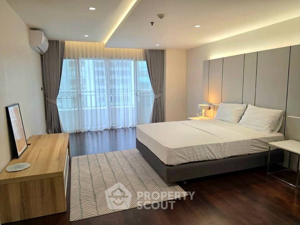 picture 3-BR Condo at Sathorn Park Place Condominium near MRT Lumphini (ID 3382581) - 9/15