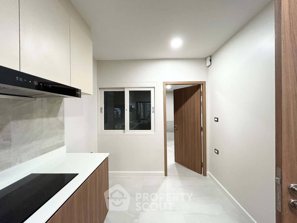 picture Spacious 2-BR 158 Sqm At Riverine Place, Nonthaburi (ID 3384590) - 27/40