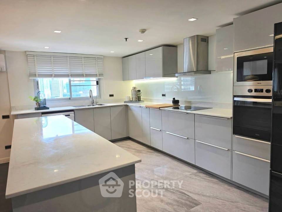 picture 3-BR Condo at Sathorn Park Place Condominium near MRT Lumphini (ID 3382581) - 7/15