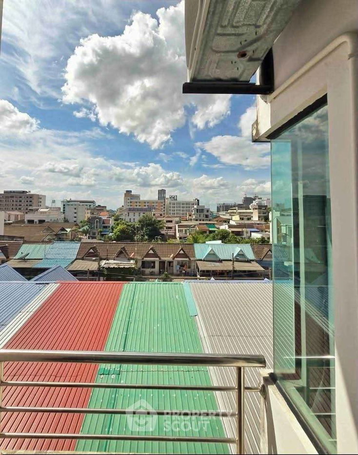 รูป คอนโด 1-ห้องนอน ที่ เดอะเฟิร์สคอนโด ใน คลองตำหรุ (ID 3385862) - รูปที่ 8/8