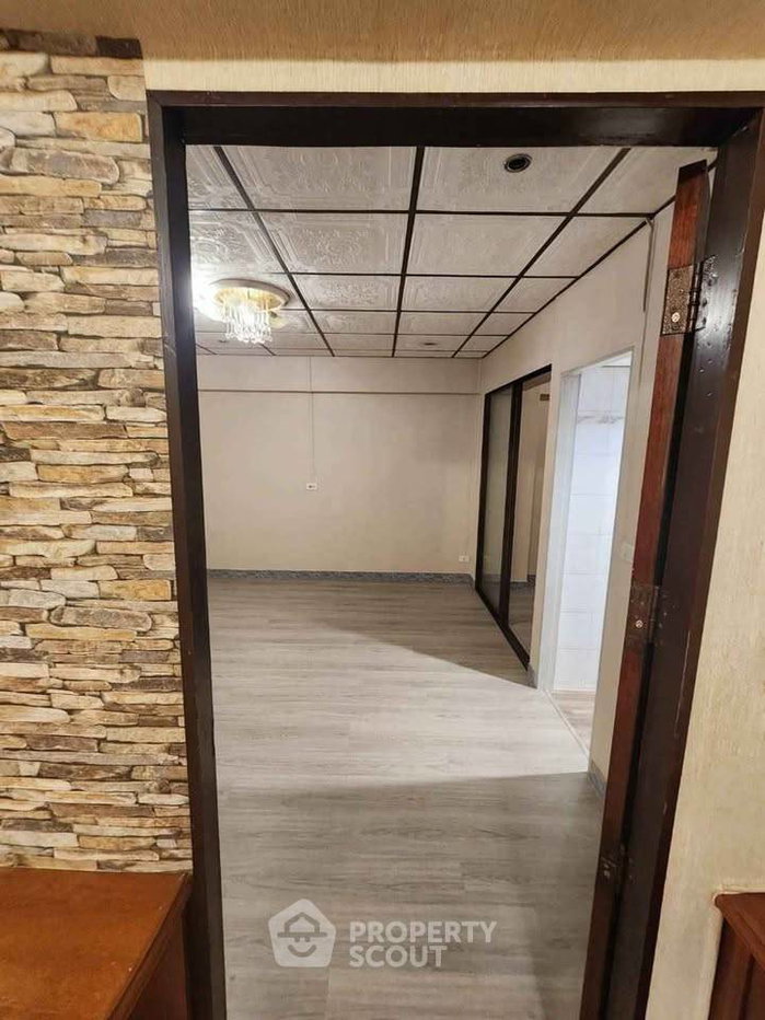 picture 2-BR Condo For Sale At Baan Ratchada, Wang Thonglang (ID 3381815) - 13/26