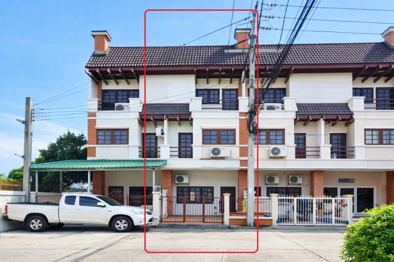 รูป ตรงข้ามโลตัส ไทวัสดุ ทาวน์เฮ้าส์ 3 ชั้น 4นอน ถูกที่สุดใน นวมินทร์ 133-141 3น้ำ ทำเลติดถนนใหญ่ มี 7-Eleven สนามหญ้า 2แอร์ บึงกุ่ม 24ตร.วา - รูปที่ 1/8