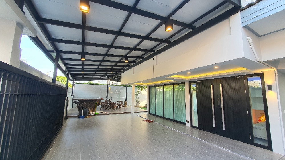 รูป ให้เช่าบ้านเดี่ยว Modern รัชดา 32 | 5 ห้องนอน 5 ห้องน้ำ | 100 ตร.วา - รูปที่ 2/16