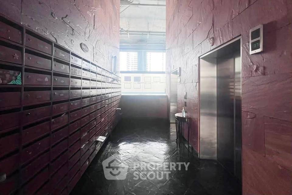 picture 60m From BTS Saint Louis | 1-BR Silom Suite Condominium (ID 3384366) - 11/12