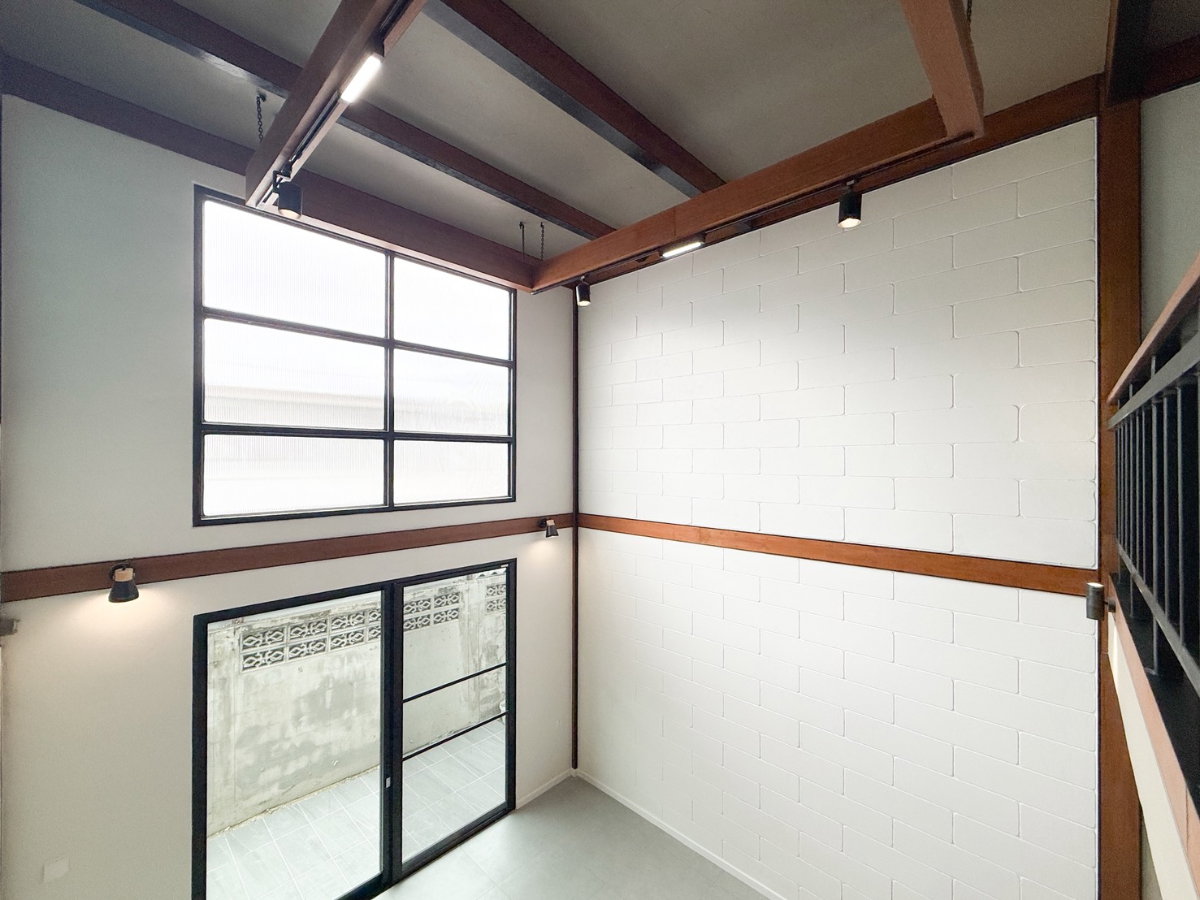รูป ขายบ้านเดี่ยว 3 ชั้น สไตล์โมเดิร์นซอยรัชดา 42 ห่างจากปากซอย 400 เมตร เพียง 18.9 ล้าน - รูปที่ 17/28