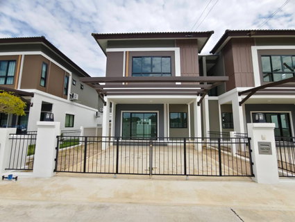 Semi-detached house for sale with a natural view from the front—Karnkanok Ville 26, San Kamphaeng.