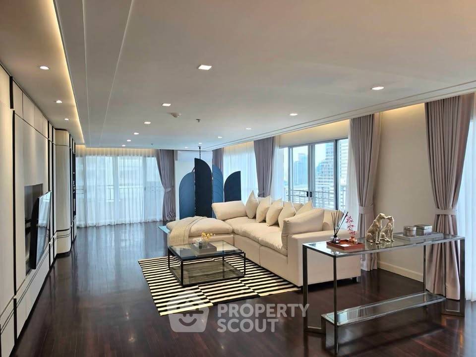 picture 3-BR Condo at Sathorn Park Place Condominium near MRT Lumphini (ID 3382581) - 4/15