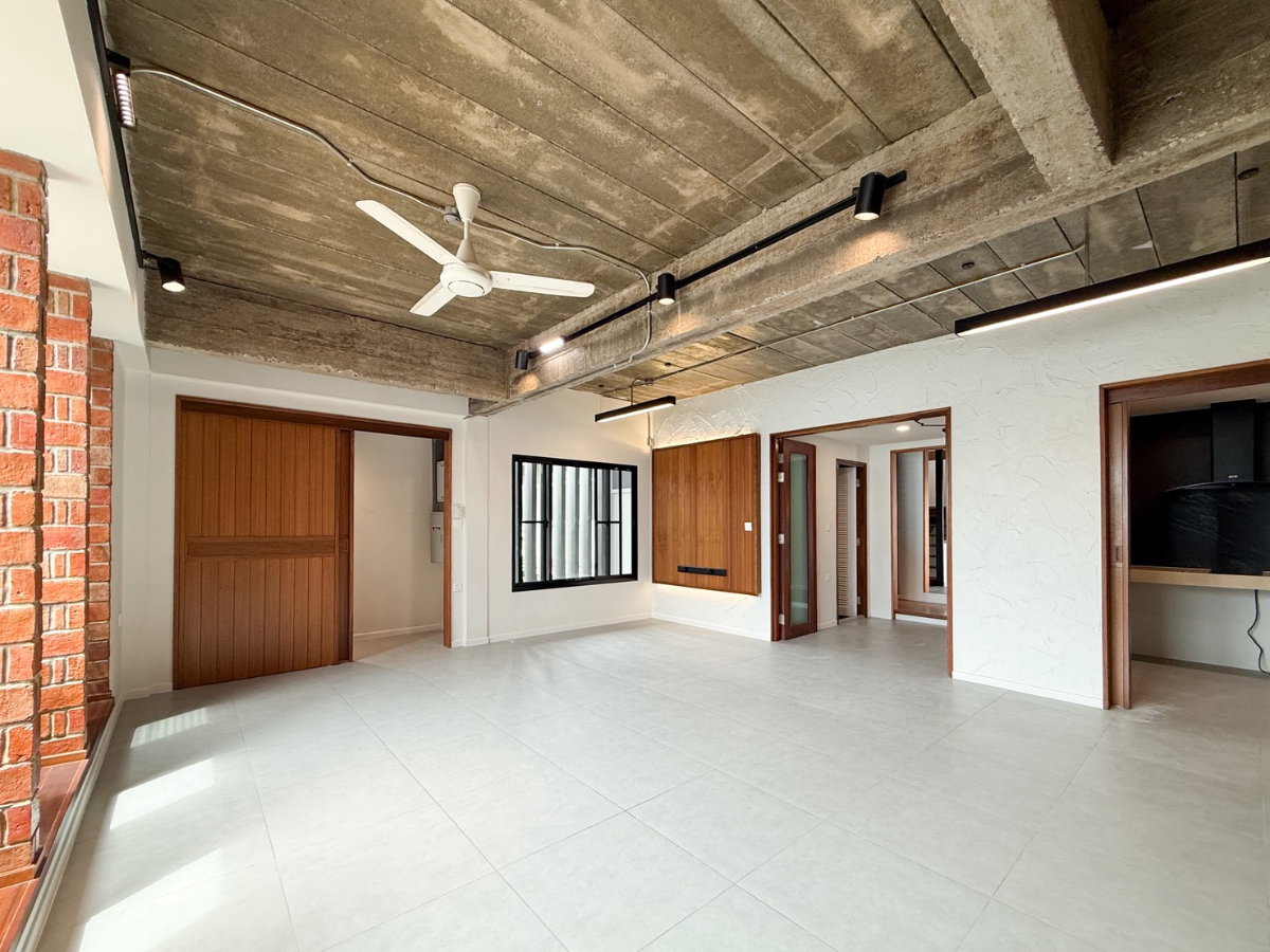 รูป ขายบ้านเดี่ยว 3 ชั้น สไตล์โมเดิร์นซอยรัชดา 42 ห่างจากปากซอย 400 เมตร เพียง 18.9 ล้าน - รูปที่ 9/28