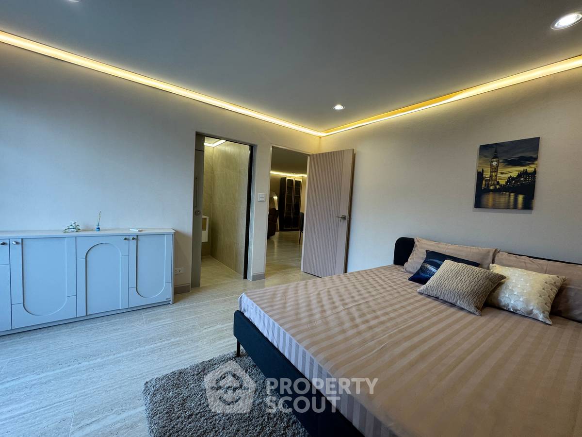 picture 2-BR Condo At Phasuk Place Near BTS Ari For Sale (ID 3387380) - 12/14