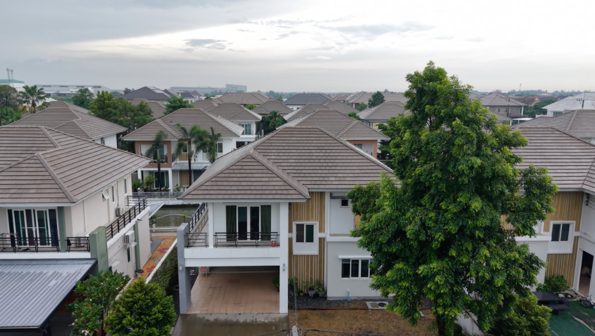 รูป หลังบ้านติดทะเลสาบ! เงียบสงบ ร่มรื่น!! ขายบ้านเดี่ยว เดอะ เลควิลล์ พระราม 2 (The Lake Ville Rama 2) 80.9 ตร.วา ใกล้เซ็นทรัลมหาชัย | #TPI-3500 - รูปที่ 3/19