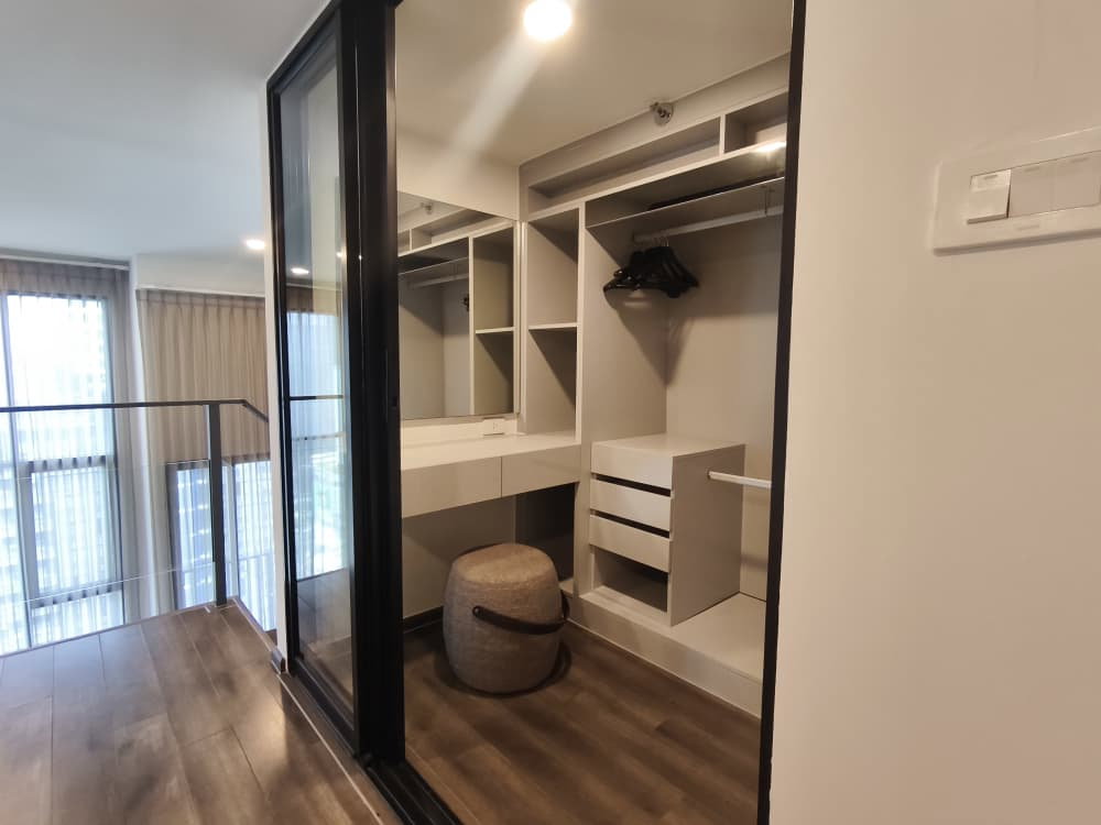 picture Condo for RENT : Knightsbridge Space Rama 9  𝐒𝐢𝐳𝐞 : 41 sqm. Duplex 1 Bed 1 Bath / City View/ Corner   𝐅𝐥𝐨𝐨𝐫 : 21st  ✅Fully furnished - 11/14