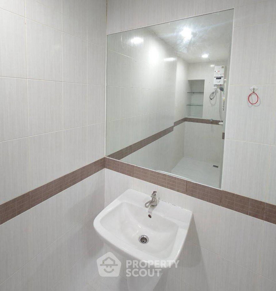 picture 2-BR Condo At Casa Condo Asoke - Dindaeng Near MRT Phra Ram 9 (ID 3387580) - 10/14