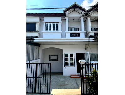 Townhouses for sale Rangsit-Nakhon Nayok 8 : Petcharat Village Soi Lam Luk Ka 15, Khu Khot, Pathum Thani, Townhouse 2 Beds 2 Baths / Call : 088-982-6641