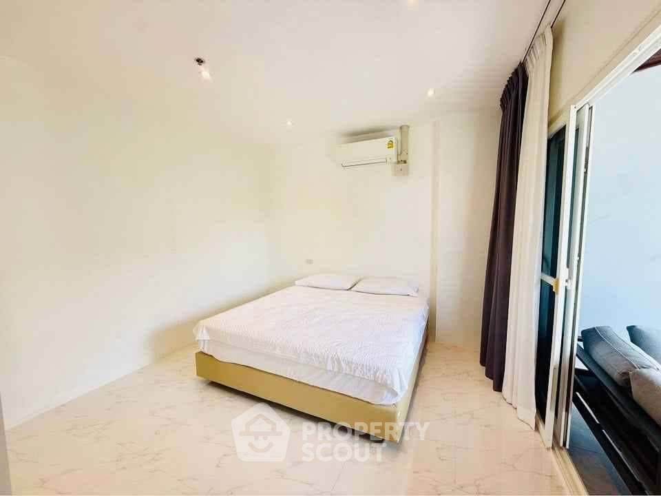 picture 2-BR Condo at View Talay 3 close to Phratamnak (ID 3387269) - 2/14