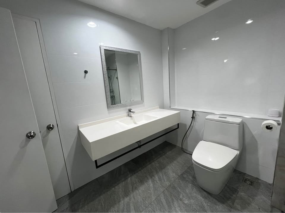 รูป ให้เช่าคอนโด Asoke Place - 2 ห้องนอน 1 ห้องน้ำ - 81 ตร.ม. - เช่า 34,000 บาท/เดือน [JZr2610010]	 - รูปที่ 5/5