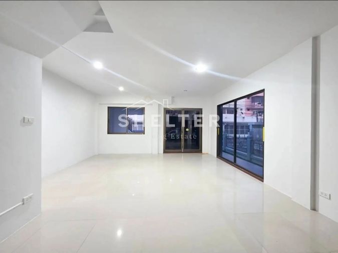 4-bed home office for rent, 200 sqm, 52 sq wah, Sriwara Town in Town