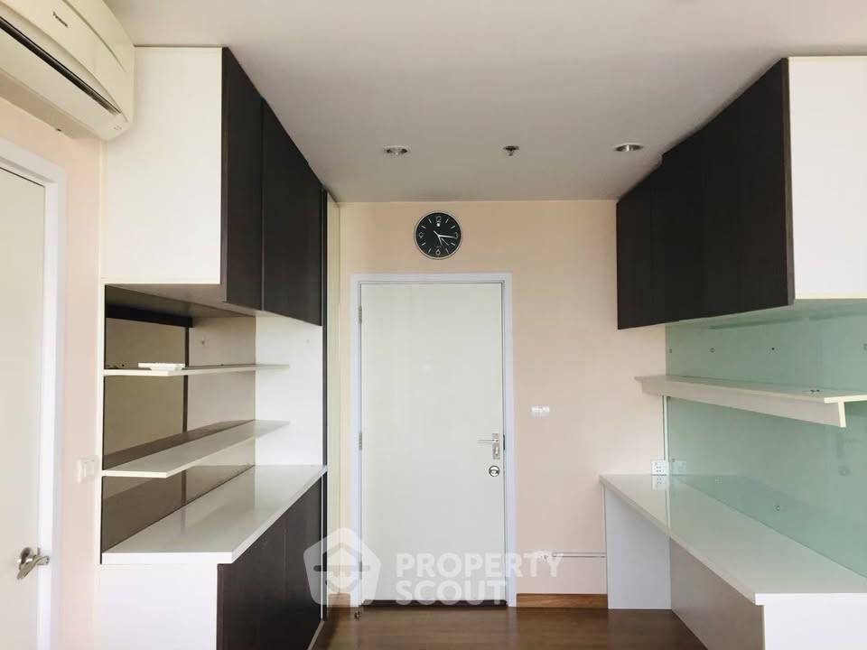 picture 37th-Floor 2-BR At The Tree Interchange Near MRT Bang Pho (ID 3387434) - 4/10