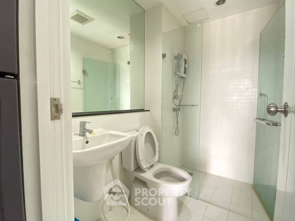 picture 37th-Floor 2-BR At The Tree Interchange Near MRT Bang Pho (ID 3387434) - 9/10