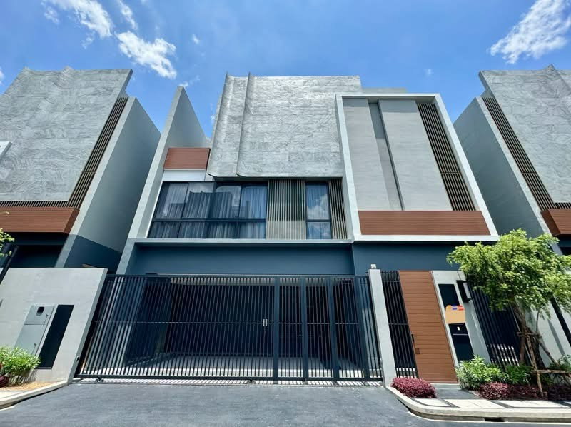บ้านเดี่ยวให้เช่า : 🏡ให้เช่าบ้านเดี่ยว BUGAAN กรุงเทพกรีฑา แต่งครบพร้อมอยู่ (3 ห้องนอน 5 ห้องน้ำ) ค่าเช่า 200,000 บาท/เดือน ▫️Line: @sanhaproperty