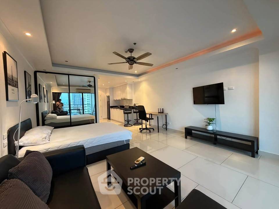 picture Studio Condo at View Talay 3 close to Phratamnak (ID 3386497) - 2/16