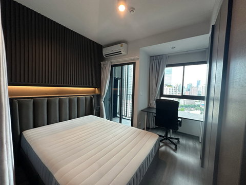 🎓🎓 Ideo Chula-Samyan Beautifully Decorated Room with Full Built-In Furniture! Interested? Contact us on Line: @unicondo.cu