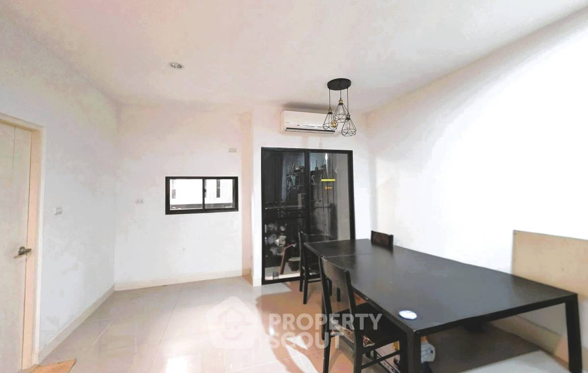 รูป ทาวน์เฮ้าส์ 3-ห้องนอน ใน บางแก้ว (ID 3387725) - รูปที่ 6/9
