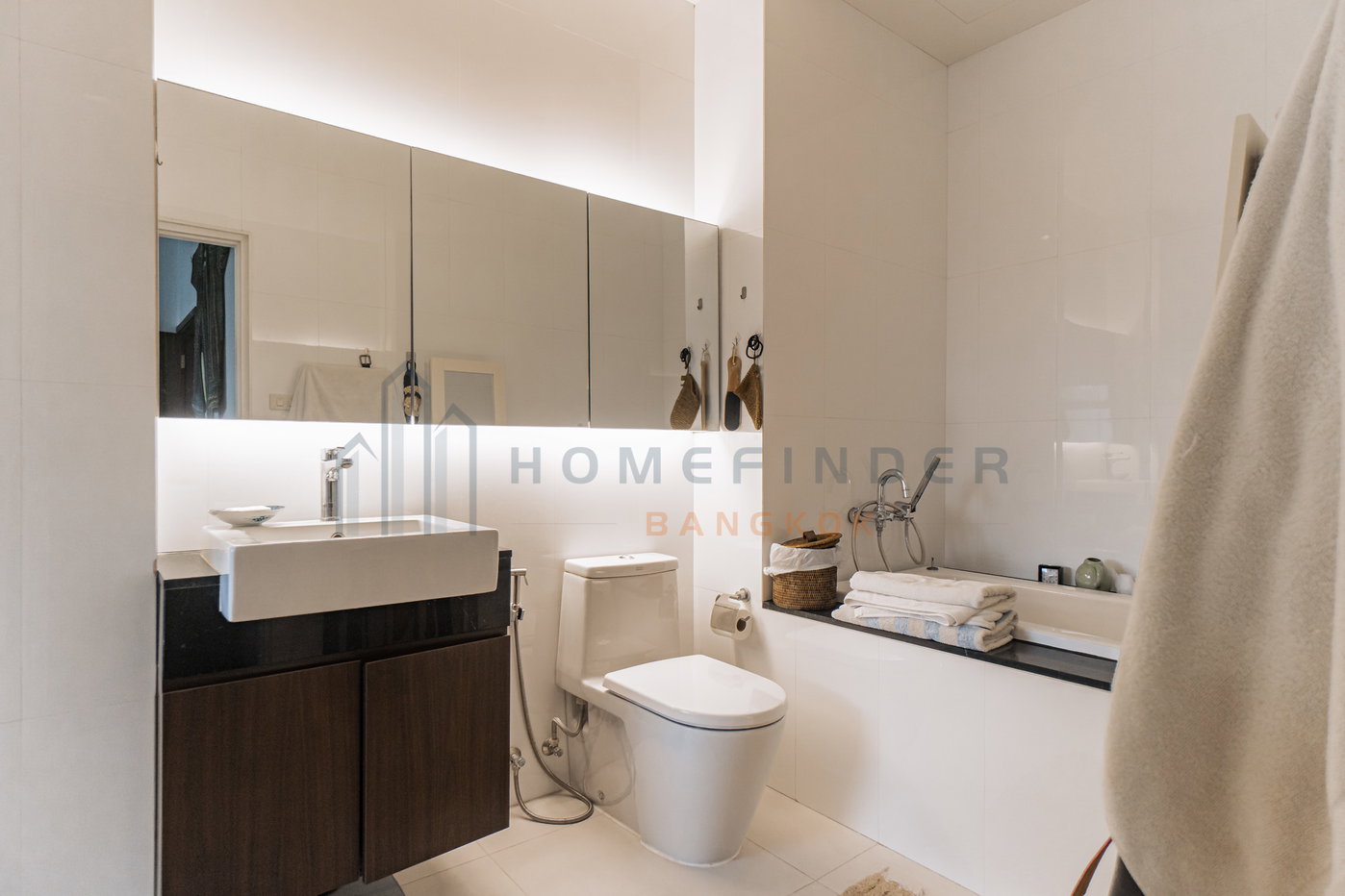 picture Castle Hill Mansion 3 bedrooms, for sale - 11/12