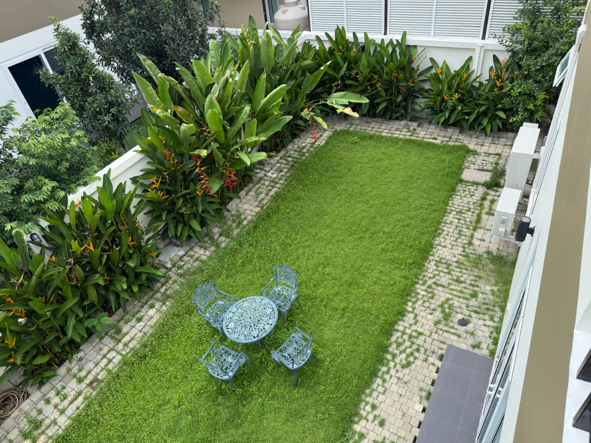 รูป ให้เช่าบ้าน/วิลล่า Villa Nakarin Onnuch-Wongwaen - 4 ห้องนอน 4 ห้องน้ำ - 388 ตร.ม. - เช่า 100,000 บาท/เดือน [BLh2610001]	 - รูปที่ 11/16