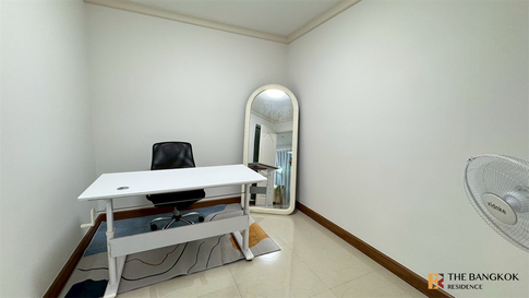 Chateau In Town Phaholyothin 11 Condo in CBD, Below Market Price near BTS Sena Ruam