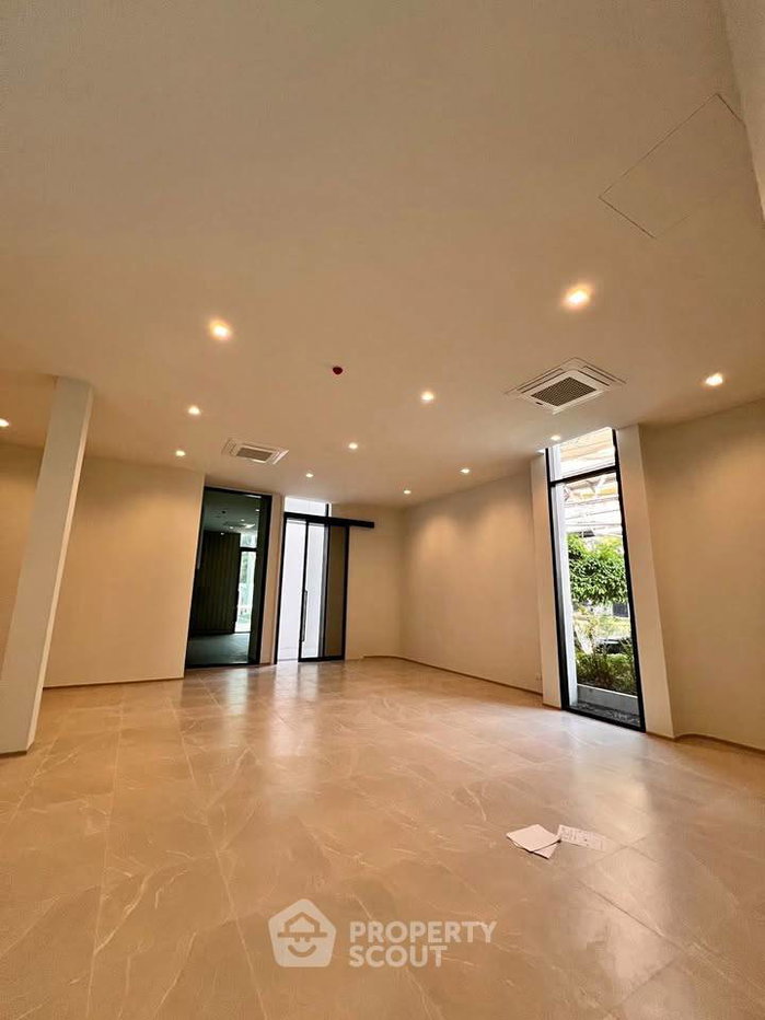 picture Spacious 1-BR 87 Sqm Condo At COBE Kaset-Sripatum (ID 3386737) - 1/5
