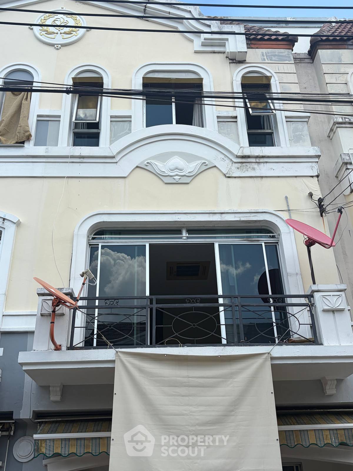 ขายทาวน์โฮม 3 ห้องนอน 200 ตร.ม. 20 ตร.ว. บ้านกลางเมือง สวิสทาวน์ เกษตร-นวมินทร์