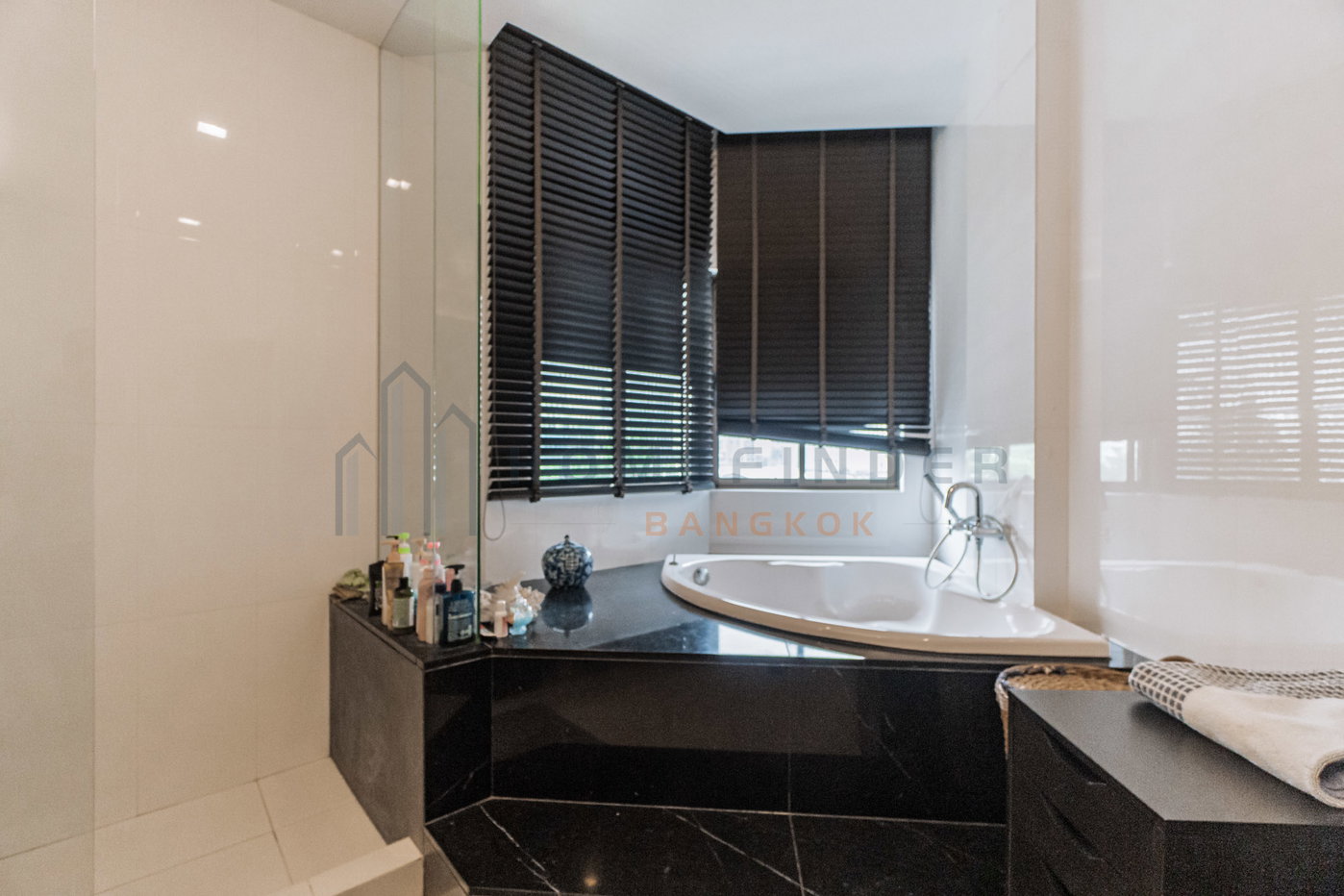 picture Castle Hill Mansion 3 bedrooms, for sale - 9/12