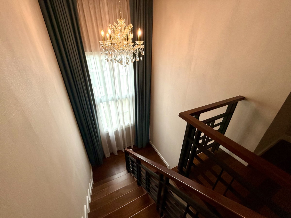 รูป ให้เช่าบ้าน/วิลล่า Villa Nakarin Onnuch-Wongwaen - 4 ห้องนอน 4 ห้องน้ำ - 388 ตร.ม. - เช่า 100,000 บาท/เดือน [BLh2610001]	 - รูปที่ 9/16