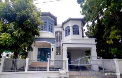 Houses for rent Chakri Naruebodindra Medical Institute : Call : 095-370-1888 / Krisada City Lake & Park Village, Detached house 4 Beds 3 Baths located on Theparak Road