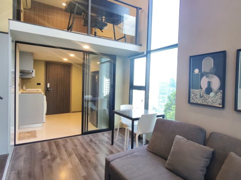 Condo for RENT : Knightsbridge Space Rama 9  𝐒𝐢𝐳𝐞 : 41 sqm. Duplex 1 Bed 1 Bath / City View  𝐅𝐥𝐨𝐨𝐫 : 20th  ✅Fully furnished