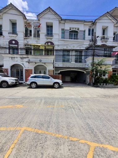 ให้เช่าทาวน์โฮม 4 ห้องนอน 186 ตร.ม. 31.5 ตร.ว. บ้านกลางเมือง ลาดพร้าว-โยธินพัฒนา